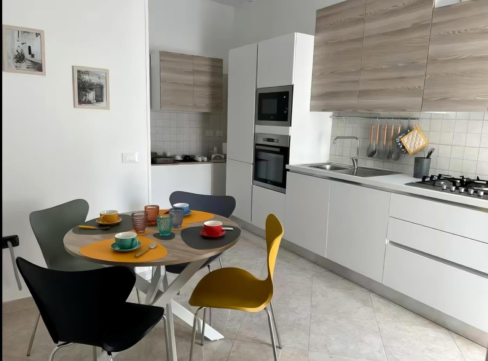 Fd Apartments - Zoe Prestigioso Appartamento Vicino Alla Stazione E Al Centro Monopoli Eksteriør bilde